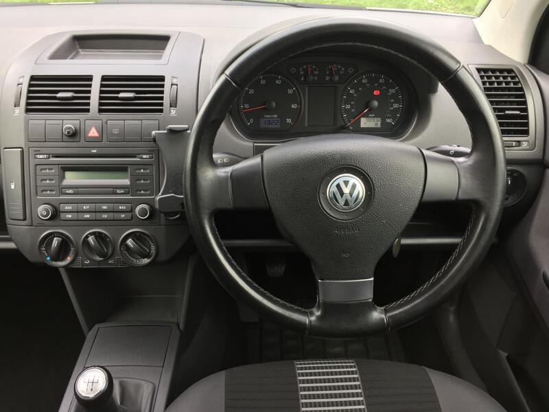 VOLKSWAGEN POLO