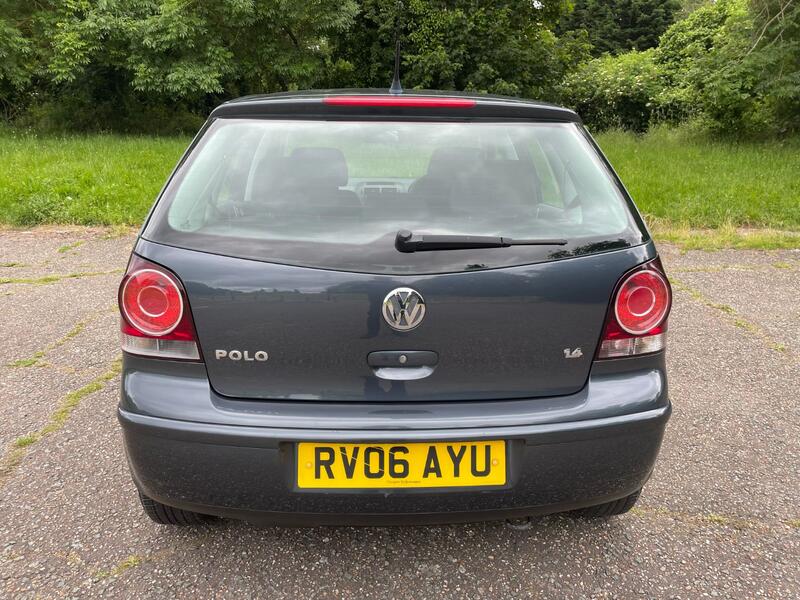 VOLKSWAGEN POLO