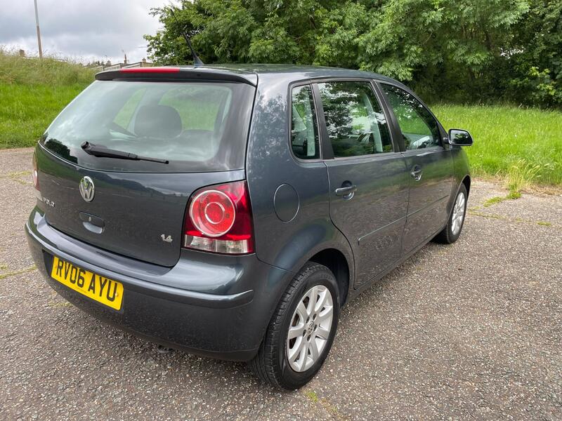 VOLKSWAGEN POLO
