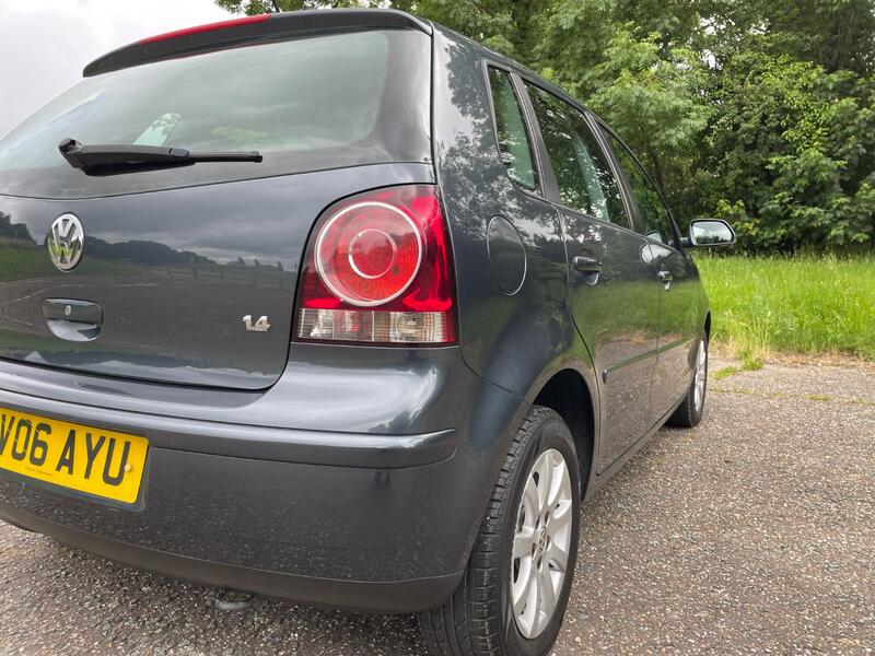 VOLKSWAGEN POLO