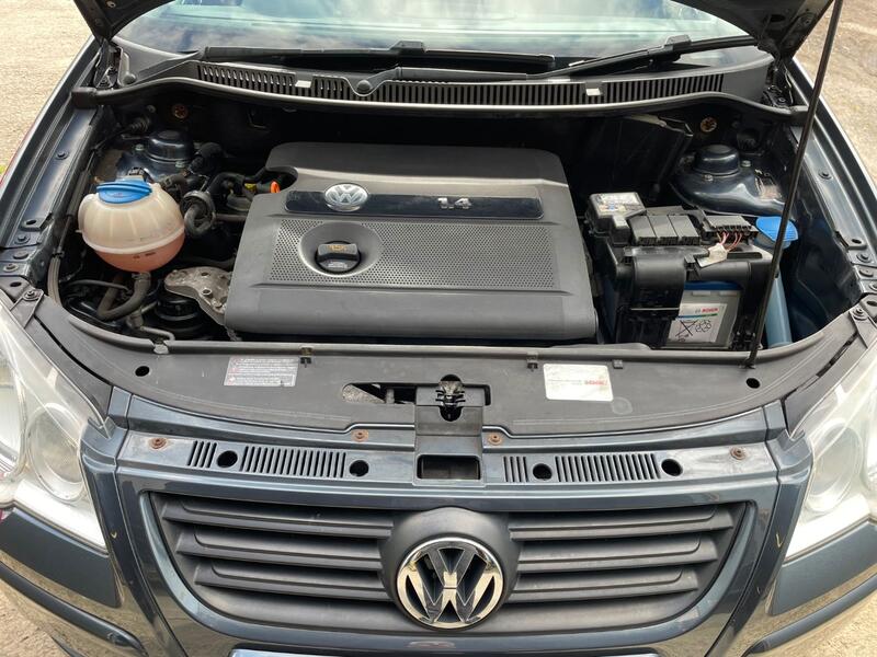 VOLKSWAGEN POLO