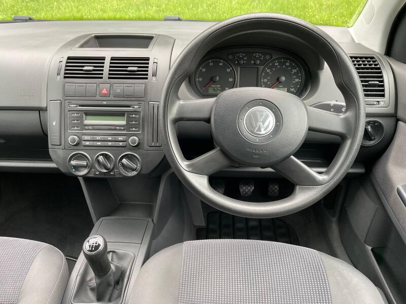 VOLKSWAGEN POLO