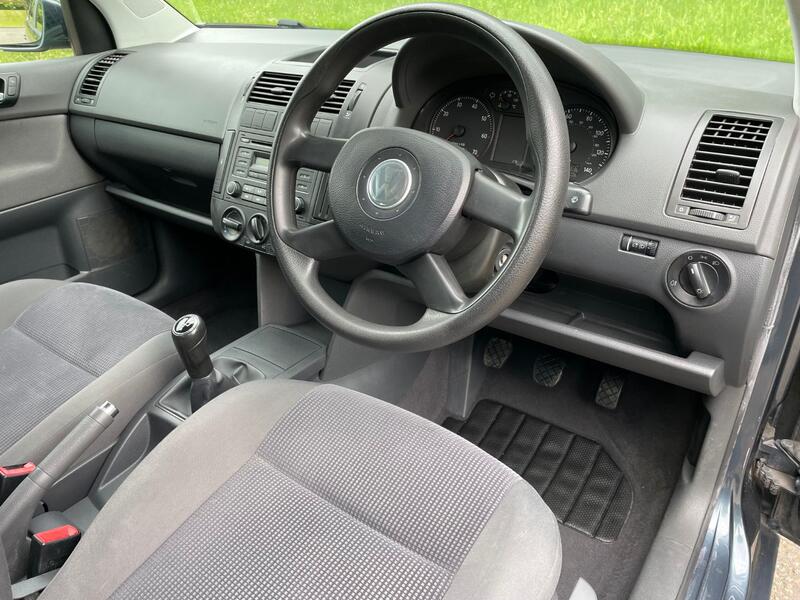 VOLKSWAGEN POLO