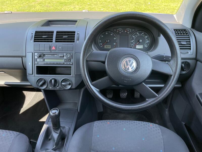 VOLKSWAGEN POLO