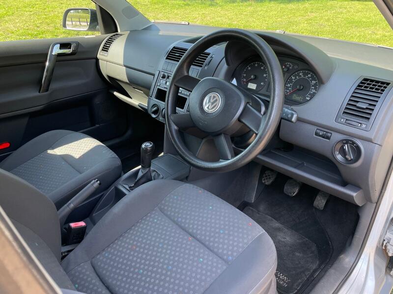 VOLKSWAGEN POLO
