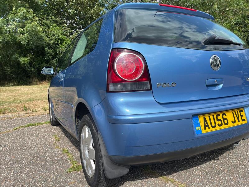 VOLKSWAGEN POLO