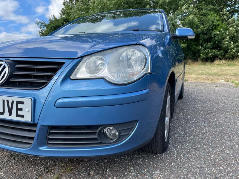VOLKSWAGEN POLO