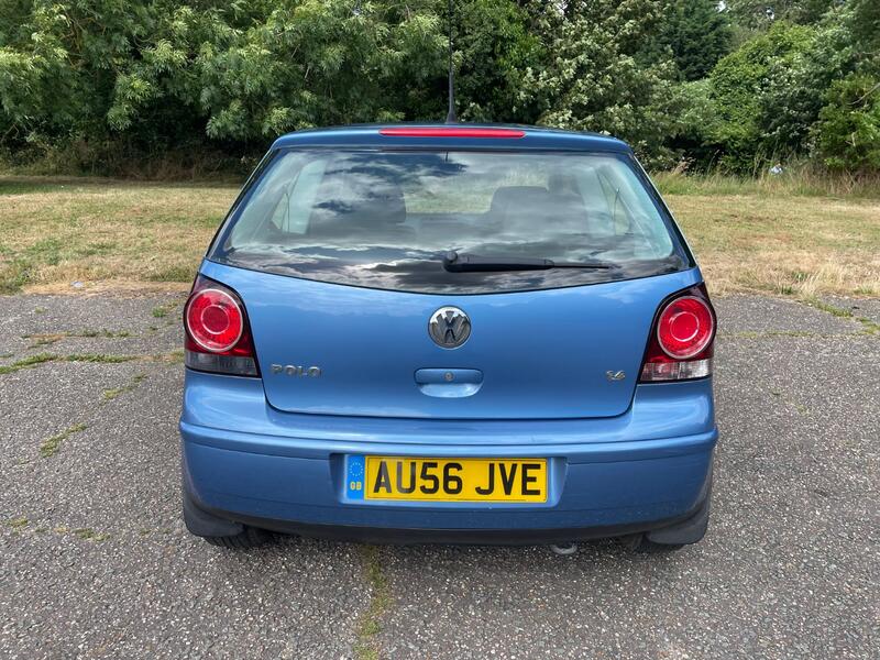 VOLKSWAGEN POLO