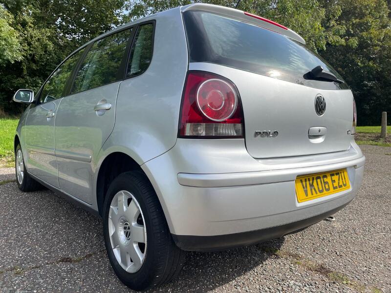 VOLKSWAGEN POLO