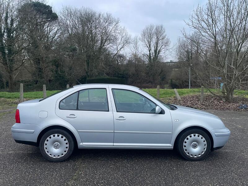 VOLKSWAGEN BORA