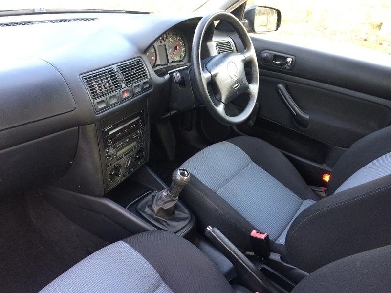 VOLKSWAGEN GOLF