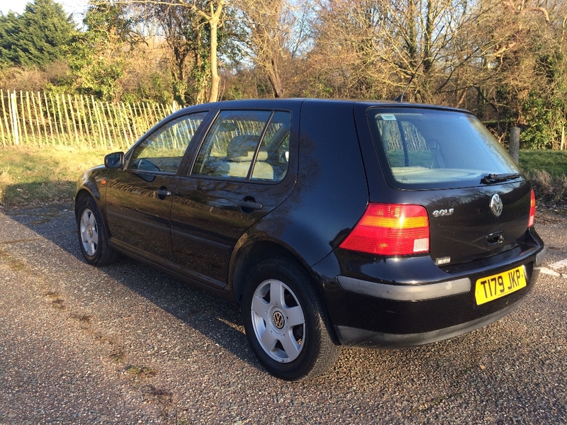 VOLKSWAGEN GOLF