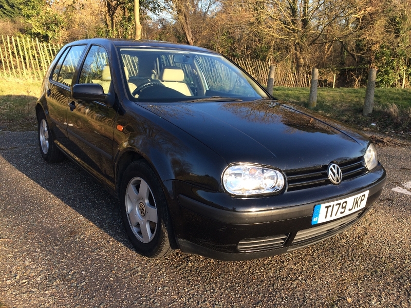 View VOLKSWAGEN GOLF 1.9  TDI S - 5 Door