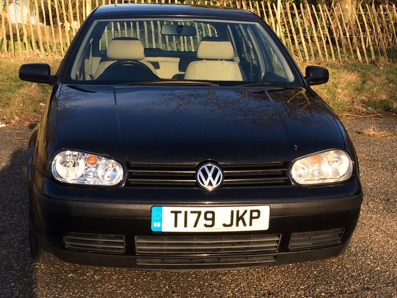 View VOLKSWAGEN GOLF 1.9  TDI S - 5 Door