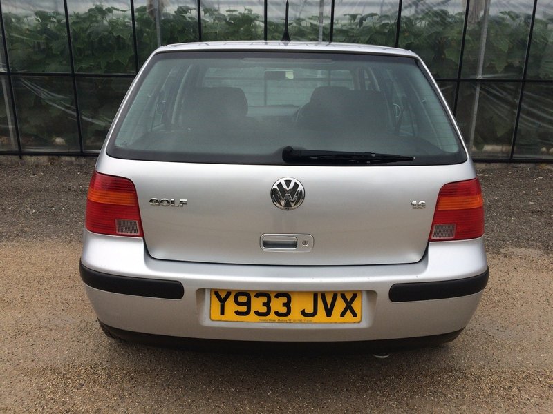 VOLKSWAGEN GOLF