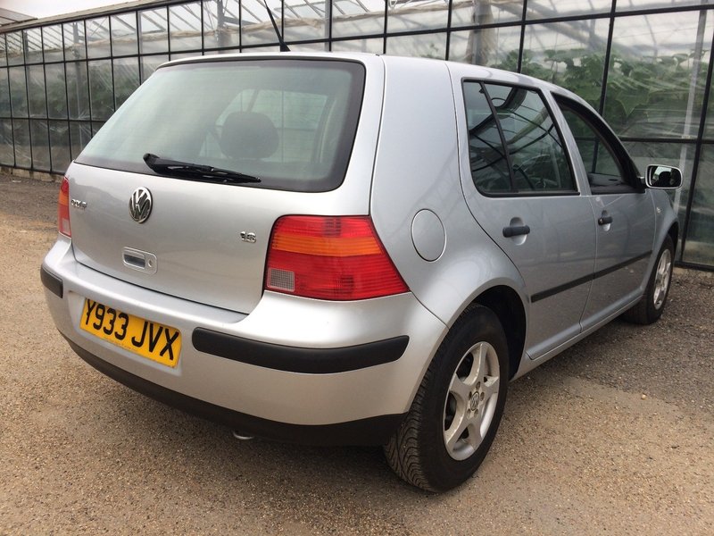 VOLKSWAGEN GOLF