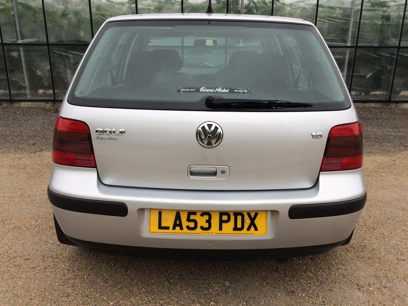 VOLKSWAGEN GOLF