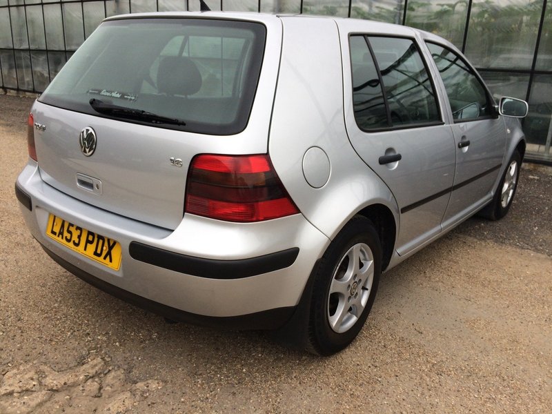 VOLKSWAGEN GOLF