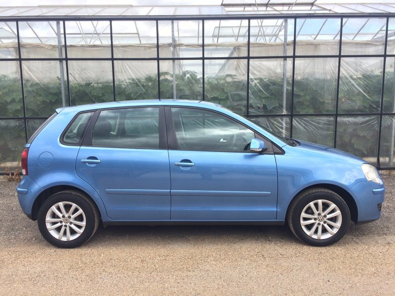 VOLKSWAGEN POLO