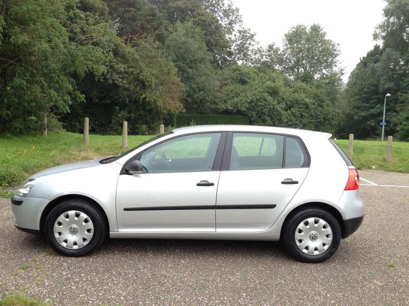 View VOLKSWAGEN GOLF S 1.9 TDI    5 DOOR