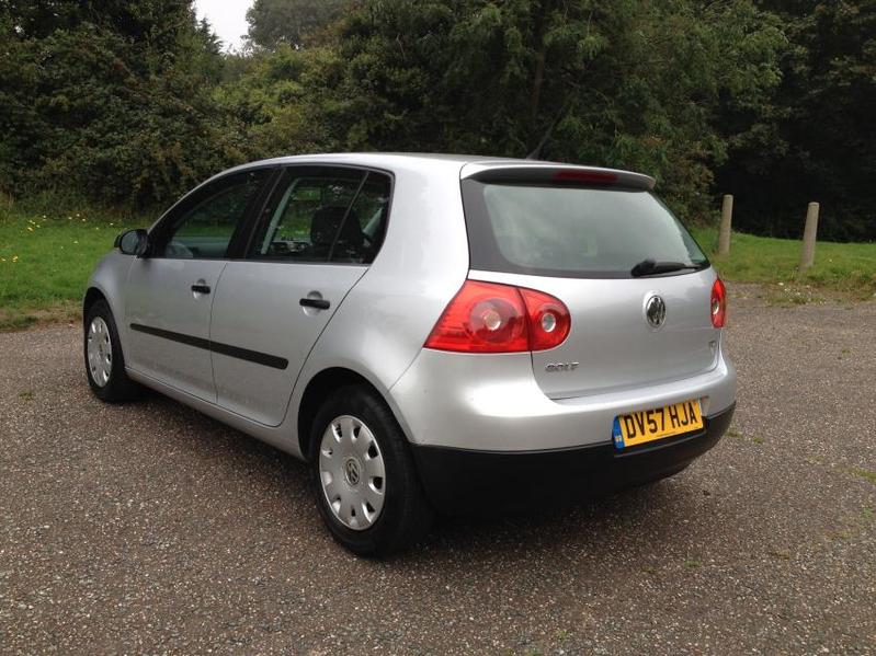 View VOLKSWAGEN GOLF S 1.9 TDI    5 DOOR