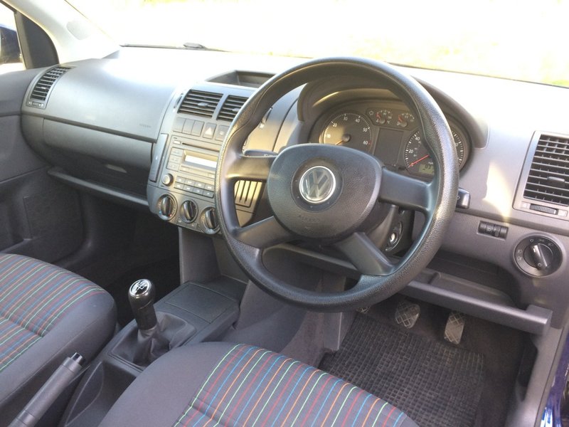 VOLKSWAGEN POLO