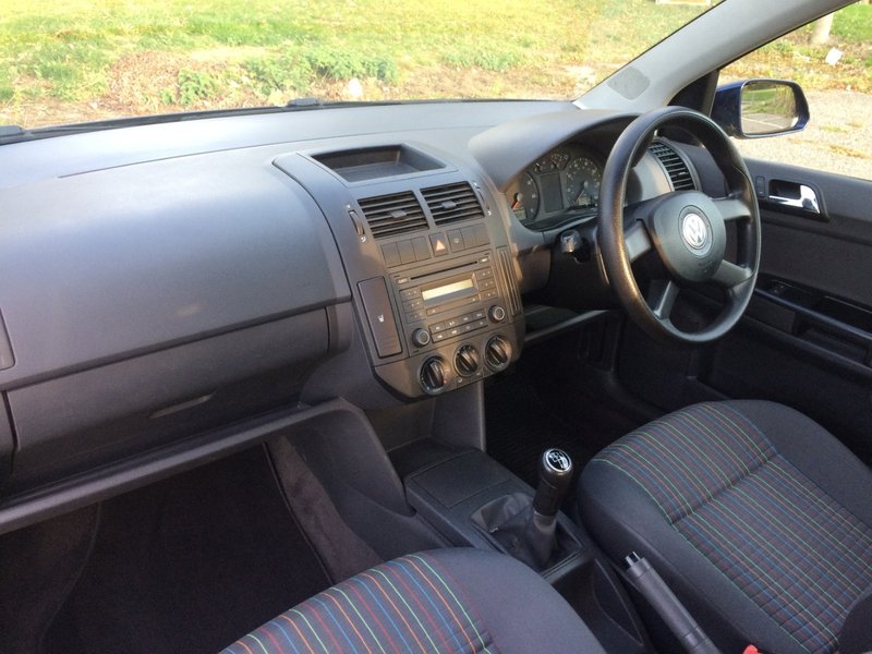 VOLKSWAGEN POLO