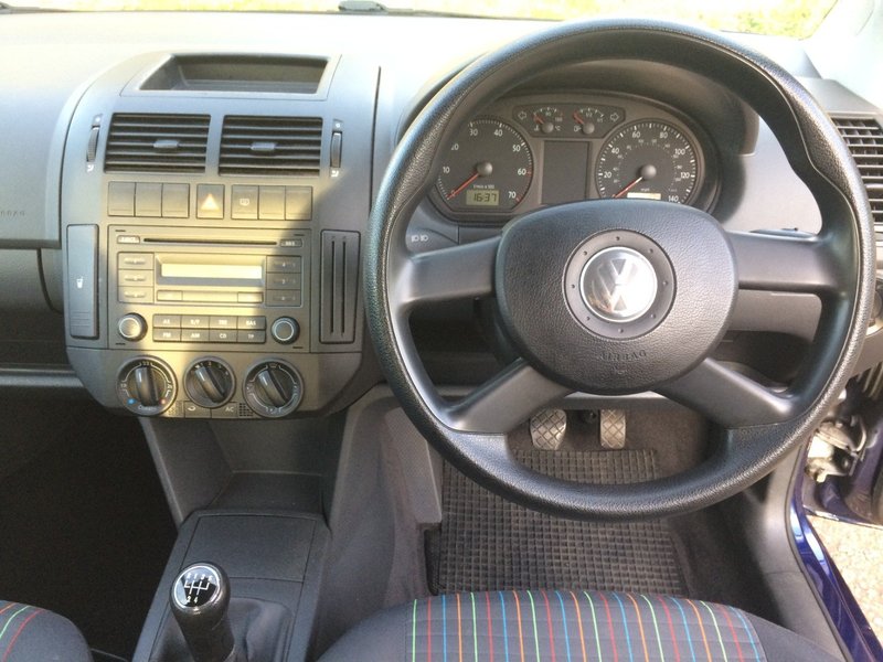 VOLKSWAGEN POLO