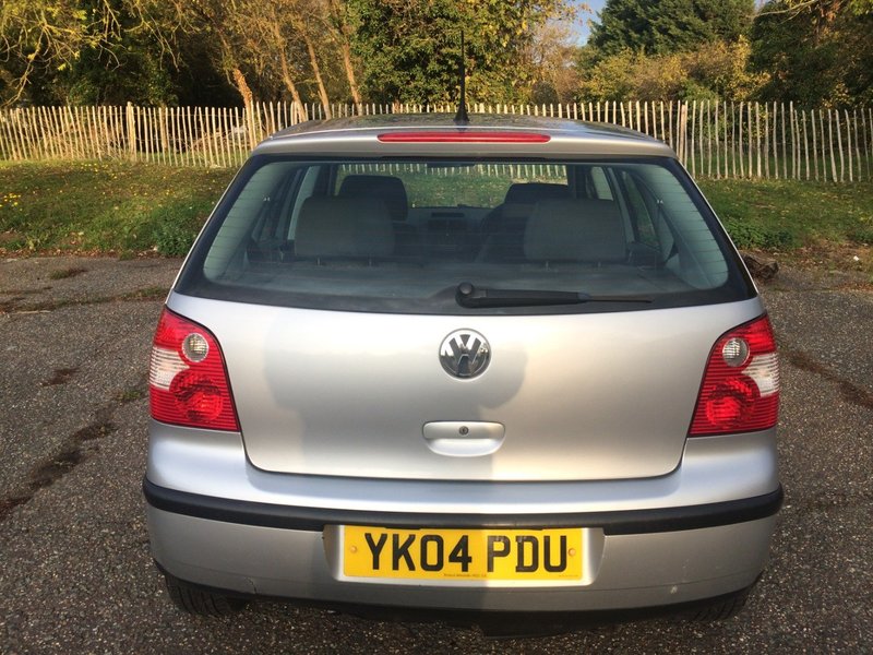 VOLKSWAGEN POLO