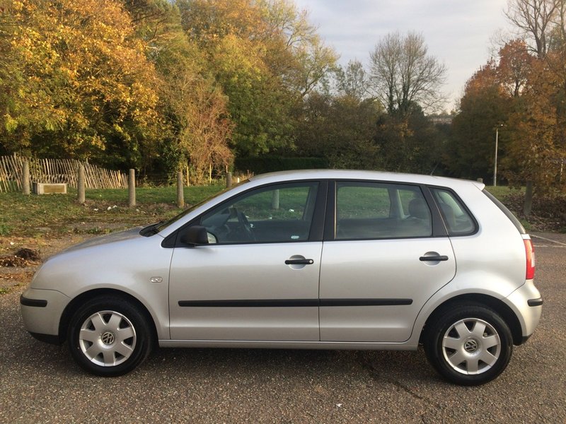 VOLKSWAGEN POLO