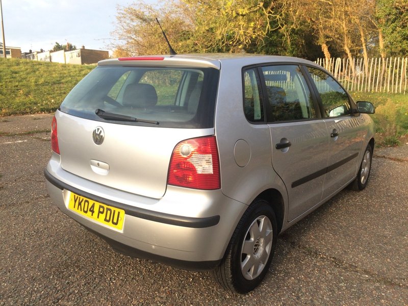 VOLKSWAGEN POLO