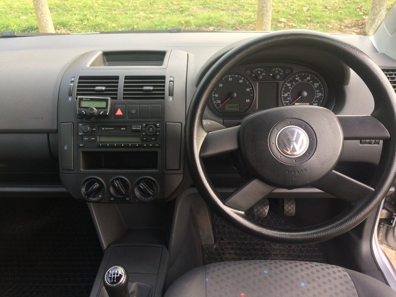 VOLKSWAGEN POLO