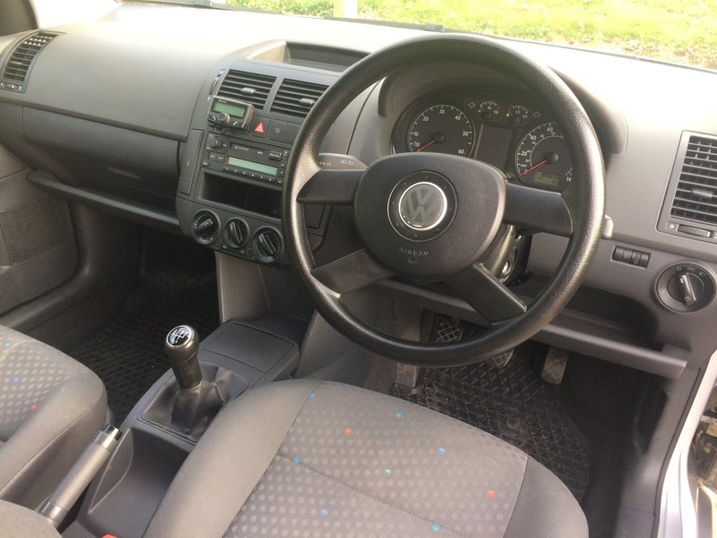 VOLKSWAGEN POLO