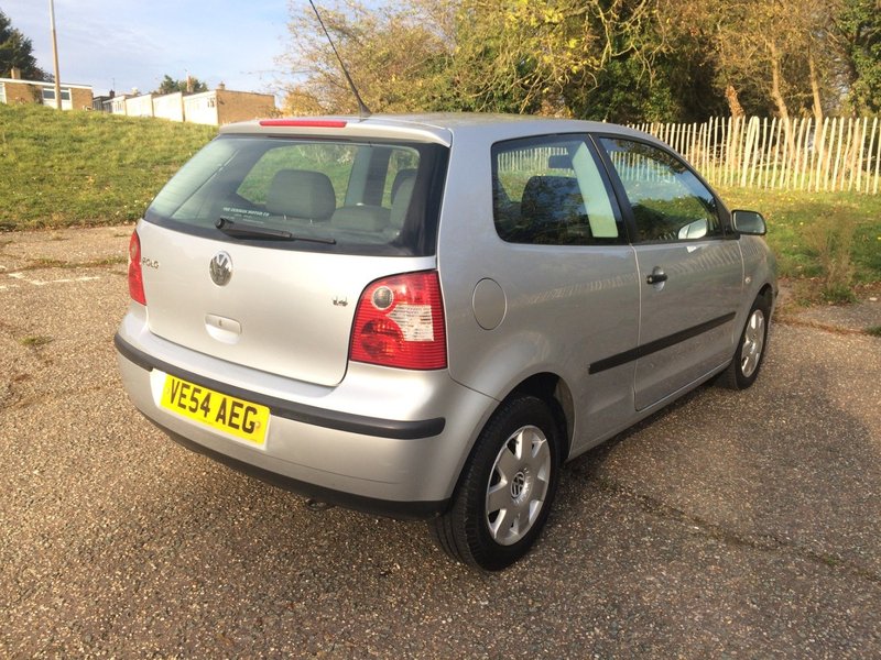 VOLKSWAGEN POLO