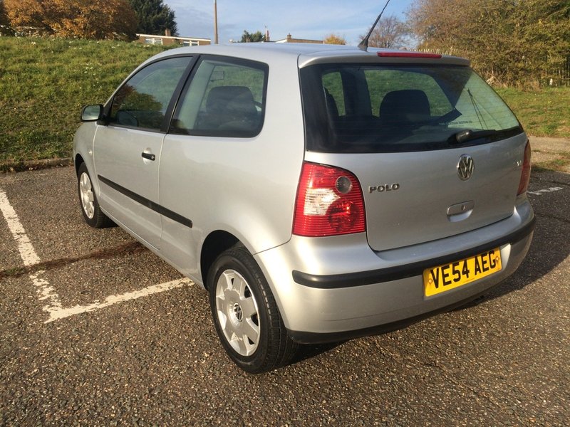 VOLKSWAGEN POLO