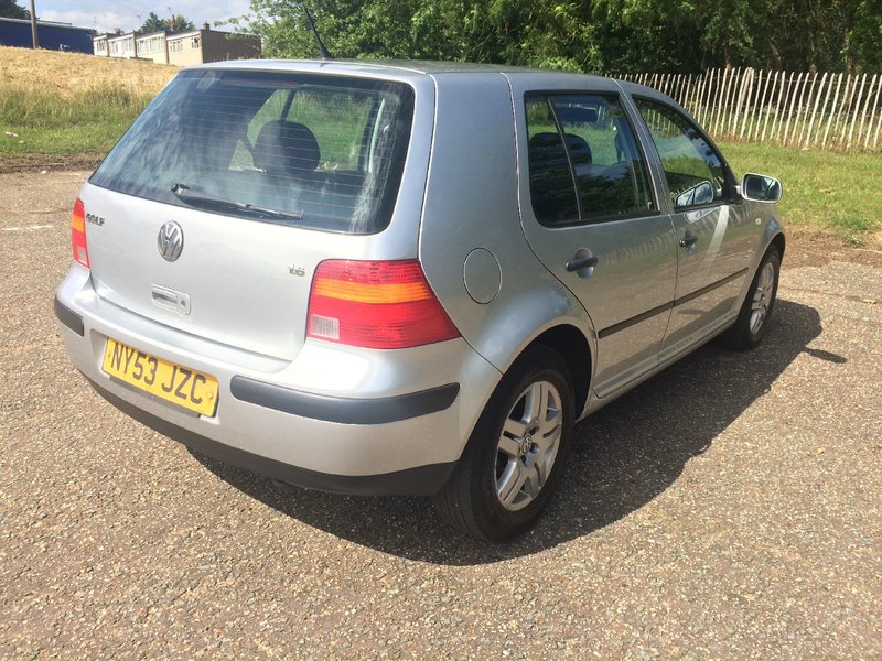 VOLKSWAGEN GOLF