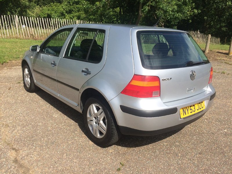 VOLKSWAGEN GOLF