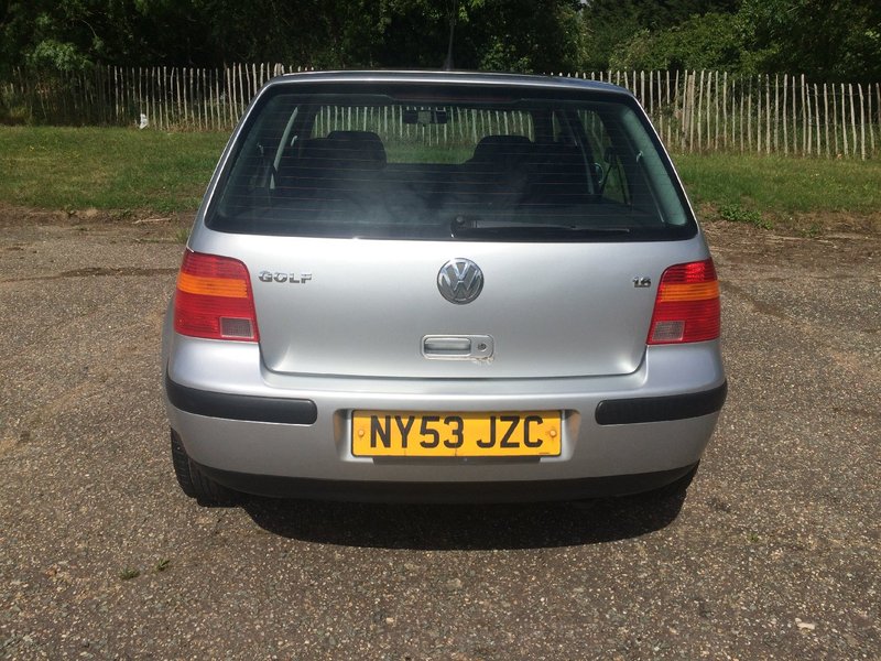 VOLKSWAGEN GOLF