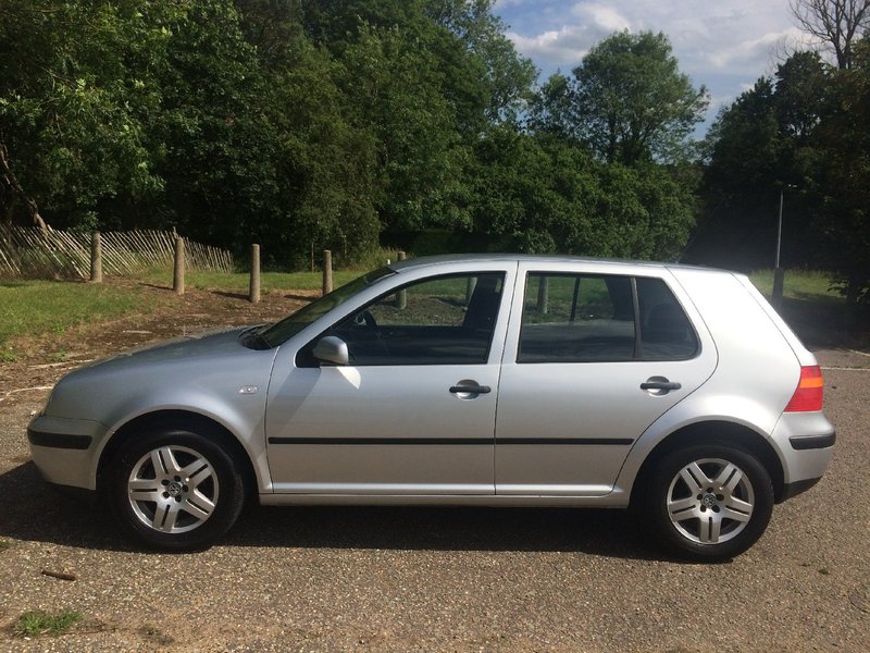 VOLKSWAGEN GOLF