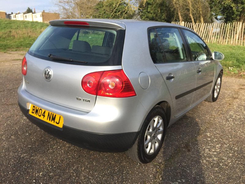 VOLKSWAGEN GOLF