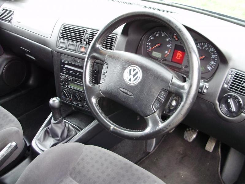 VOLKSWAGEN GOLF