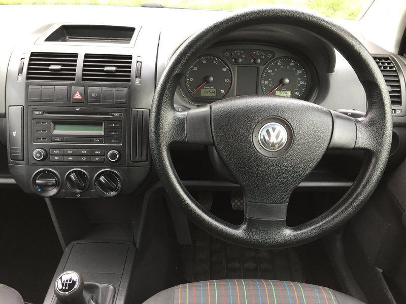 VOLKSWAGEN POLO
