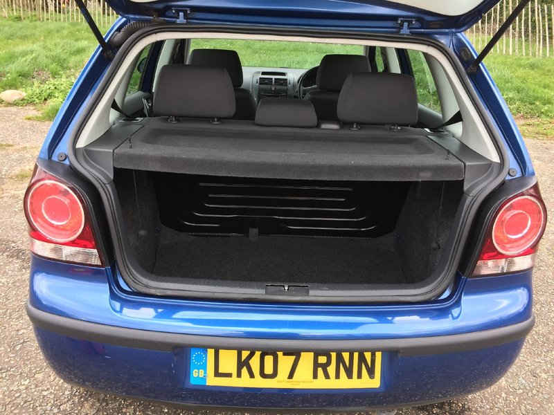 VOLKSWAGEN POLO