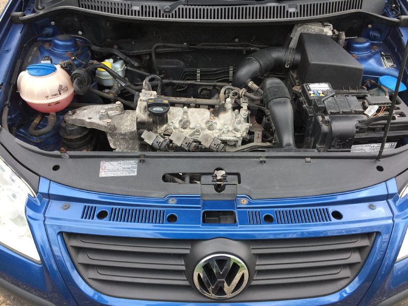VOLKSWAGEN POLO