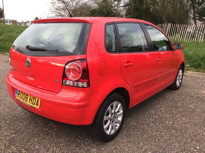 VOLKSWAGEN POLO