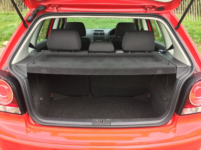 VOLKSWAGEN POLO