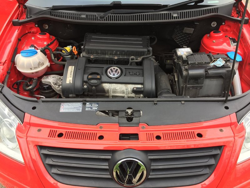 VOLKSWAGEN POLO