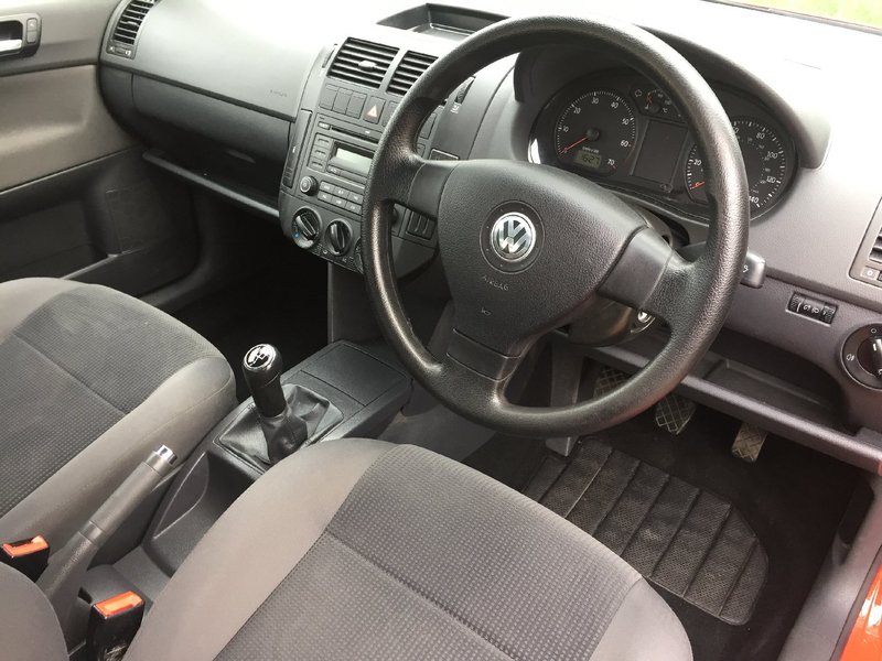 VOLKSWAGEN POLO