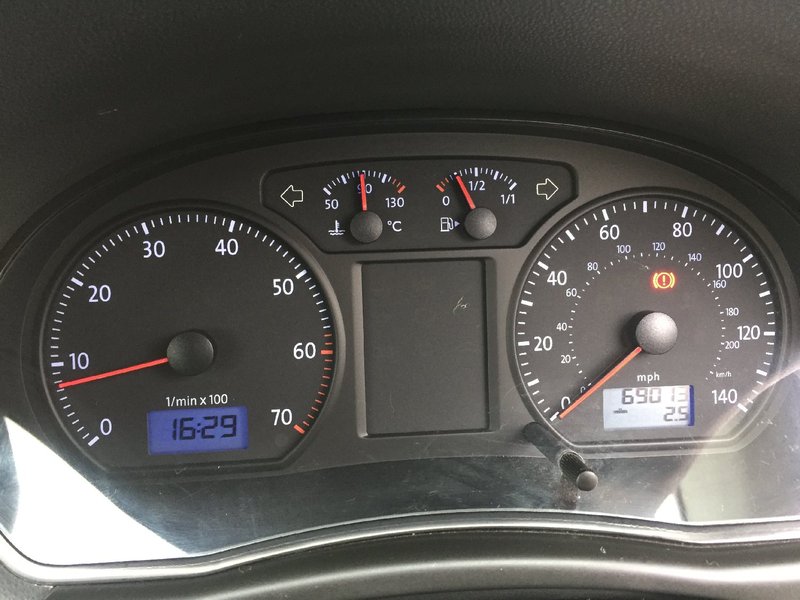 VOLKSWAGEN POLO