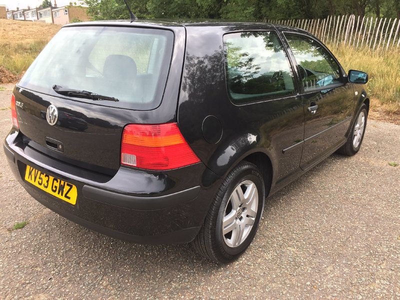 VOLKSWAGEN GOLF